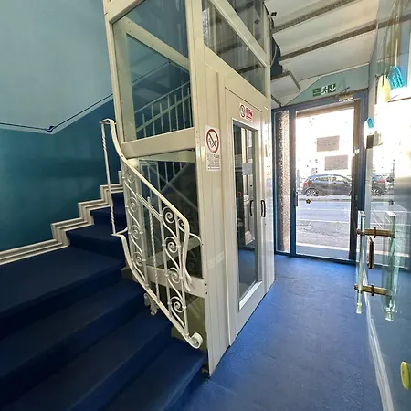 雷伊酒店