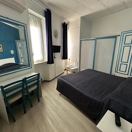 Rey Hotel 2*